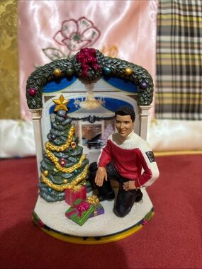 2005 Carlton Cards Home with Elvis Musical Ornament!